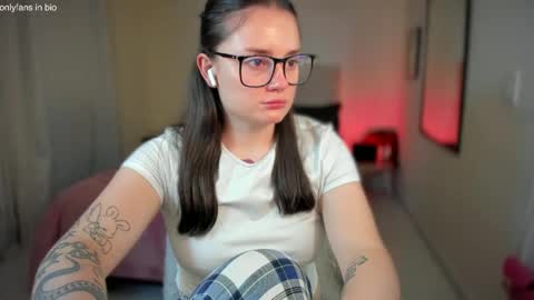 ninavolkov online show from February 2025 12:47:02 AM