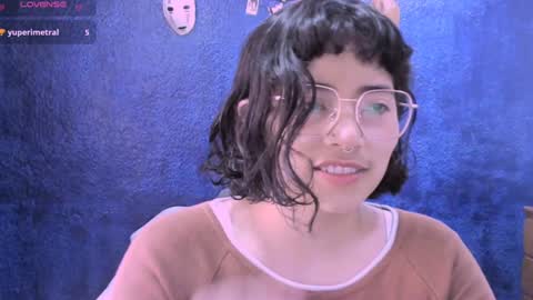 Snapshot of ninayellow chatting on January 2025 12:58:01 PM Nina online show from January 2025 12:58:01 PM