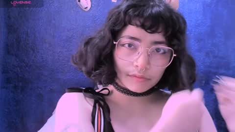 Snapshot of ninayellow chatting on February 2025 01:11:02 PM Nina online show from February 2025 01:11:02 PM