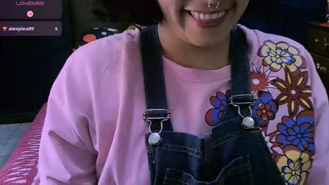 Snapshot of ninayellow chatting on November 2025 04:41:01 PM Nina online show from November 2025 04:41:01 PM