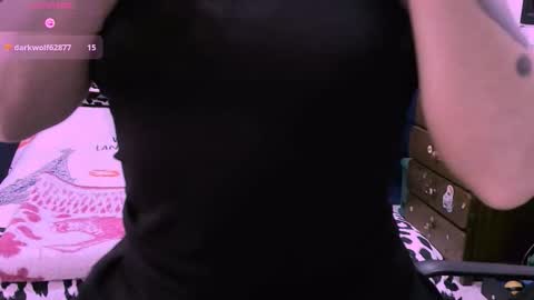 Snapshot of ninayellow chatting on December 2025 03:52:01 PM Nina online show from December 2025 03:52:01 PM