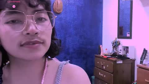 Snapshot of ninayellow chatting on December 2025 04:59:02 PM Nina online show from December 2025 04:59:02 PM