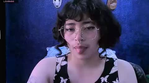 Snapshot of ninayellow chatting on March 2026 01:51:01 PM Nina online show from March 2026 01:51:01 PM