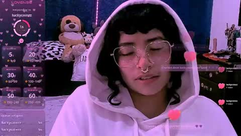 Snapshot of ninayellow chatting on May 2026 03:53:01 PM Nina online show from May 2026 03:53:01 PM