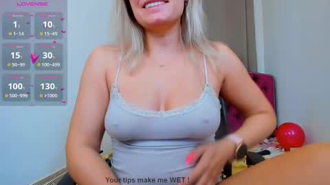 Snapshot of ninna_dee chatting on January 2025 05:11:01 AM nina dee online show from January 2025 05:11:01 AM