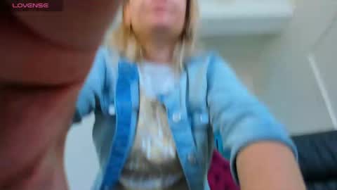 nina dee online show from May 2026 05:02:02 AM