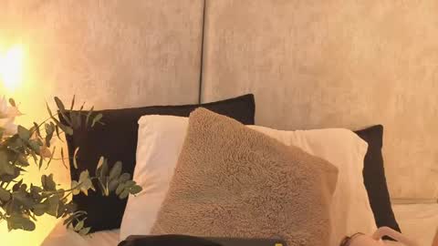 nioki_ online show from May 2026 04:06:01 AM