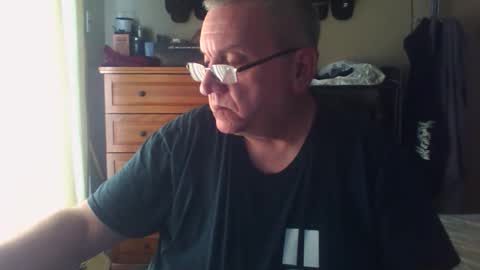 Dennis online show from November 2025 03:04:01 PM