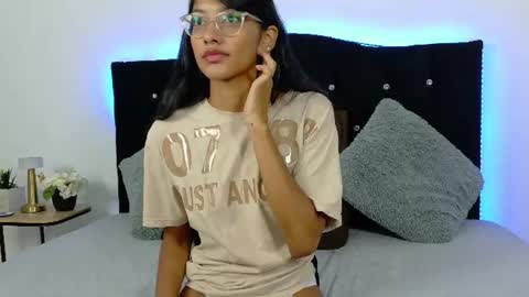 Nira Lux online show from June 2026 01:52:02 AM