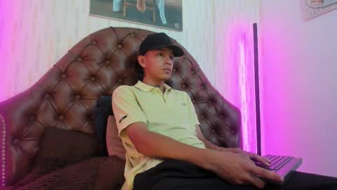 Noah Blake online show from September 2025 02:27:01 AM