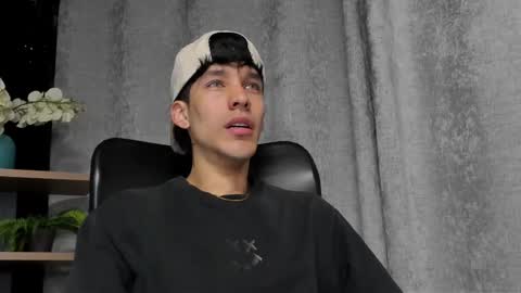 Noah Brigth online show from February 2025 12:43:01 AM