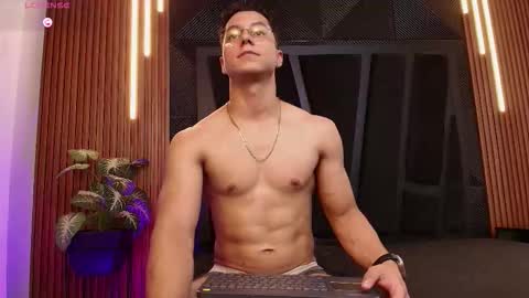 Snapshot of noah_clarkk chatting on February 2026 11:45:02 PM Noah online show from February 2026 11:45:02 PM