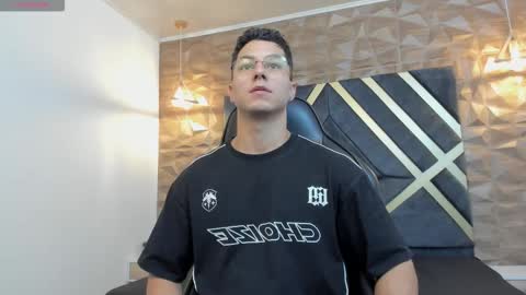 Snapshot of noah_clarkk chatting on February 2026 06:06:01 PM Noah online show from February 2026 06:06:01 PM