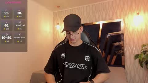 Snapshot of noah_clarkk chatting on February 2026 05:44:02 PM Noah online show from February 2026 05:44:02 PM