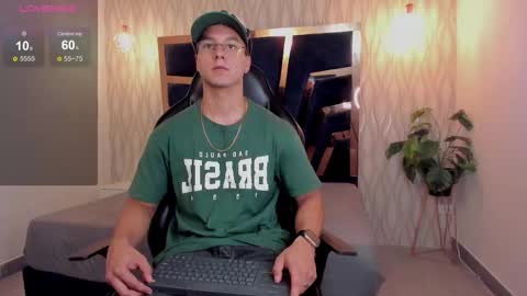 Snapshot of noah_clarkk chatting on February 2026 05:56:01 PM Noah online show from February 2026 05:56:01 PM