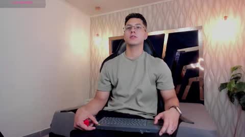 Snapshot of noah_clarkk chatting on March 2026 03:47:01 PM Noah online show from March 2026 03:47:01 PM