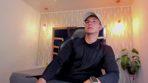 Snapshot of noah_clarkk chatting on March 2026 05:17:02 PM Noah online show from March 2026 05:17:02 PM