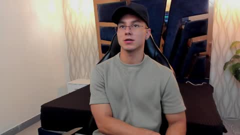 Snapshot of noah_clarkk chatting on April 2026 04:15:01 PM Noah online show from April 2026 04:15:01 PM