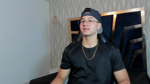 Snapshot of noah_clarkk chatting on April 2026 05:16:01 PM Noah online show from April 2026 05:16:01 PM