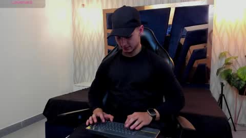 Snapshot of noah_clarkk chatting on April 2026 05:38:01 AM Noah online show from April 2026 05:38:01 AM