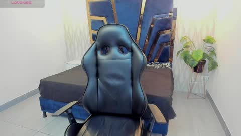 Snapshot of noah_clarkk chatting on May 2026 05:17:02 PM Noah online show from May 2026 05:17:02 PM