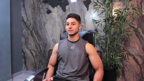 Snapshot of noah_clarkk chatting on May 2026 03:31:02 PM Noah online show from May 2026 03:31:02 PM