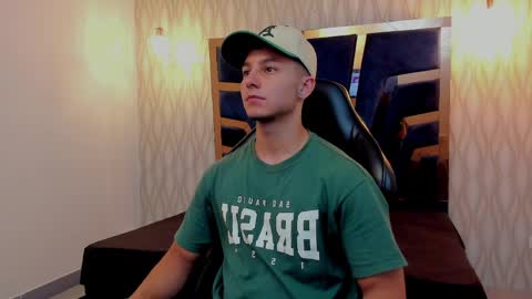 Snapshot of noah_clarkk chatting on May 2026 05:29:02 PM Noah online show from May 2026 05:29:02 PM