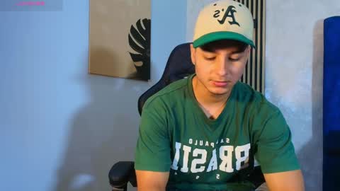 Snapshot of noah_clarkk chatting on May 2026 05:42:01 PM Noah online show from May 2026 05:42:01 PM