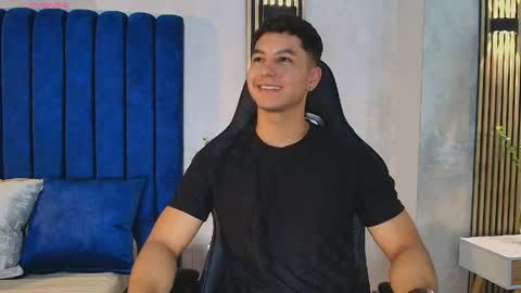 Snapshot of noah_clarkk chatting on May 2026 05:54:02 PM Noah online show from May 2026 05:54:02 PM