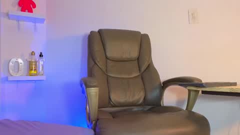 Snapshot of noah_coleman__ chatting on January 2025 02:57:01 AM NOAH online show from January 2025 02:57:01 AM