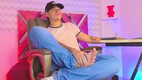 Snapshot of noah_coleman__ chatting on January 2025 01:21:02 AM NOAH online show from January 2025 01:21:02 AM