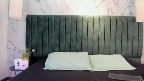 noah_dupont_ online show from November 2025 11:44:02 AM