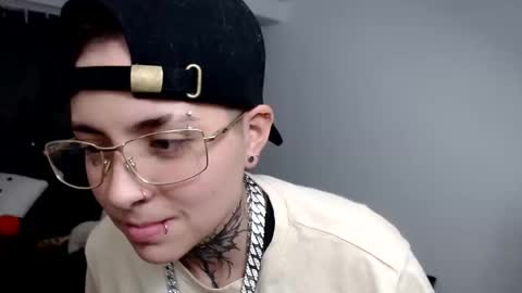 noah hehim    online show from December 2024 02:13:02 AM