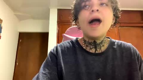 noah hehim    online show from January 2025 11:25:01 PM