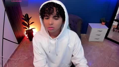 noah_smith04 online show from November 2025 12:05:02 PM