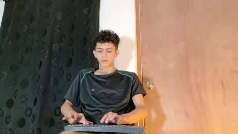 Snapshot of noah_tyler_ chatting on September 2025 12:54:02 AM noah tyler online show from September 2025 12:54:02 AM