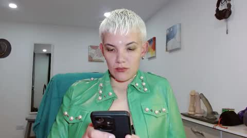 Snapshot of noahakeew chatting on February 2026 05:03:02 AM Noah online show from February 2026 05:03:02 AM