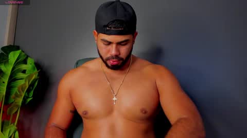 Snapshot of noahcrux chatting on May 2026 11:30:02 AM Noah online show from May 2026 11:30:02 AM