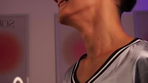 Snapshot of noahh_th03 chatting on February 2025 07:16:02 PM Noah online show from February 2025 07:16:02 PM