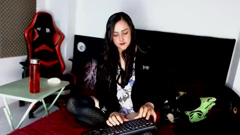 Noamartin online show from June 2026 02:45:02 AM