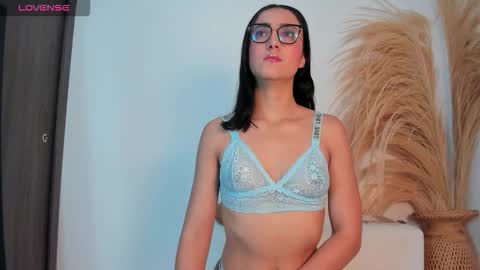 Snapshot of noami_rose chatting on February 2026 12:16:02 AM Noami Rose online show from February 2026 12:16:02 AM