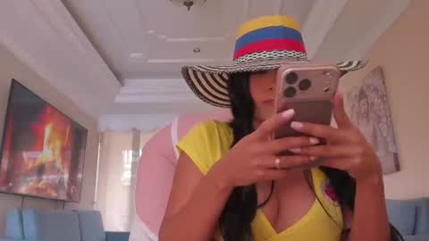  In instagram dayhannanoemi online show from June 2026 03:35:02 PM