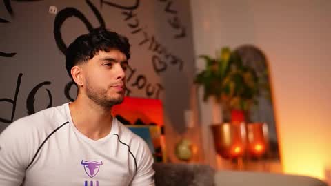 Snapshot of noha_miler chatting on November 2025 07:02:01 PM kevin online show from November 2025 07:02:01 PM