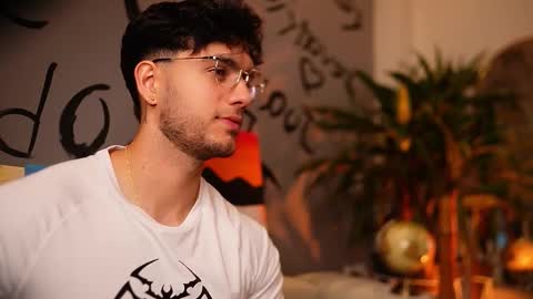 Snapshot of noha_miler chatting on January 2026 08:01:02 PM kevin online show from January 2026 08:01:02 PM