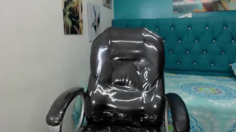 Snapshot of noha_scott chatting on January 2025 10:43:02 PM Noha Scott online show from January 2025 10:43:02 PM