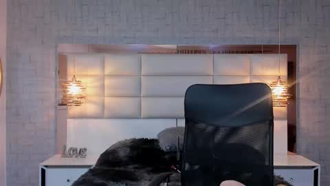 Snapshot of nohemi_louse chatting on November 2025 07:03:03 PM Nohemi online show from November 2025 07:03:03 PM