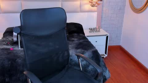 Snapshot of nohemi_louse chatting on February 2026 07:42:02 PM Nohemi online show from February 2026 07:42:02 PM