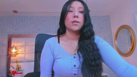 Snapshot of nohemi_louse chatting on April 2026 07:00:01 PM Nohemi online show from April 2026 07:00:01 PM
