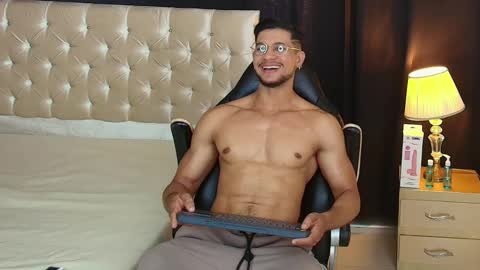 Im Nolan  online show from February 2026 07:43:01 PM