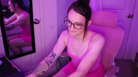Nolynn online show from November 2025 03:52:02 AM